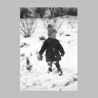 011-0196 Januar 1939. Eckhard im Schnee.jpg